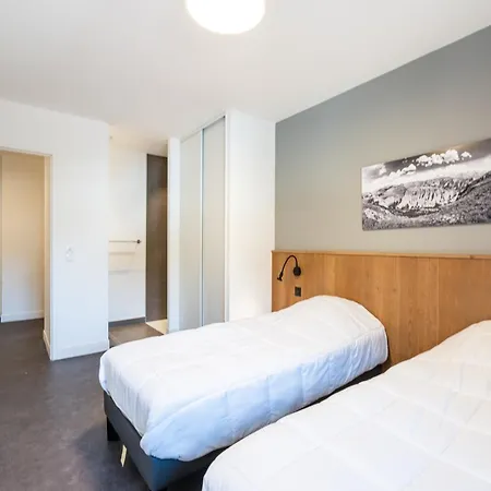 By The Slopes In L'alpe D'huez Apartment *