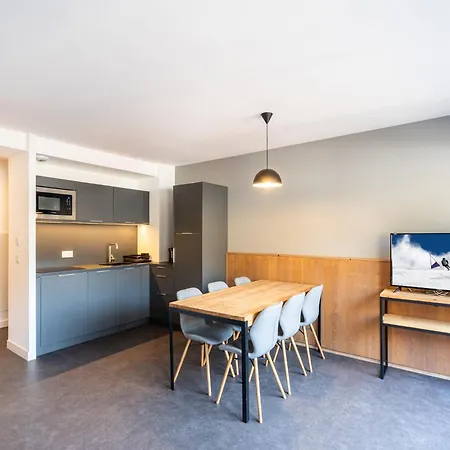 By The Slopes In L'alpe D'huez Apartment *