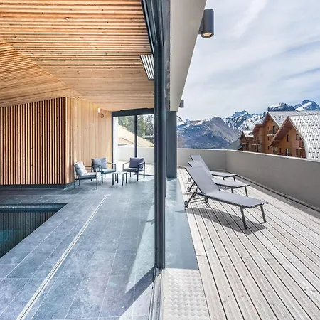 By The Slopes In L'alpe D'huez Apartment